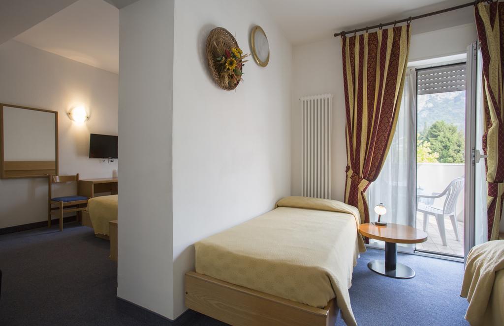 Hotel Alberello Riva del Garda Zimmer foto