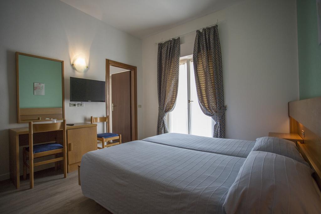 Hotel Alberello Riva del Garda Zimmer foto