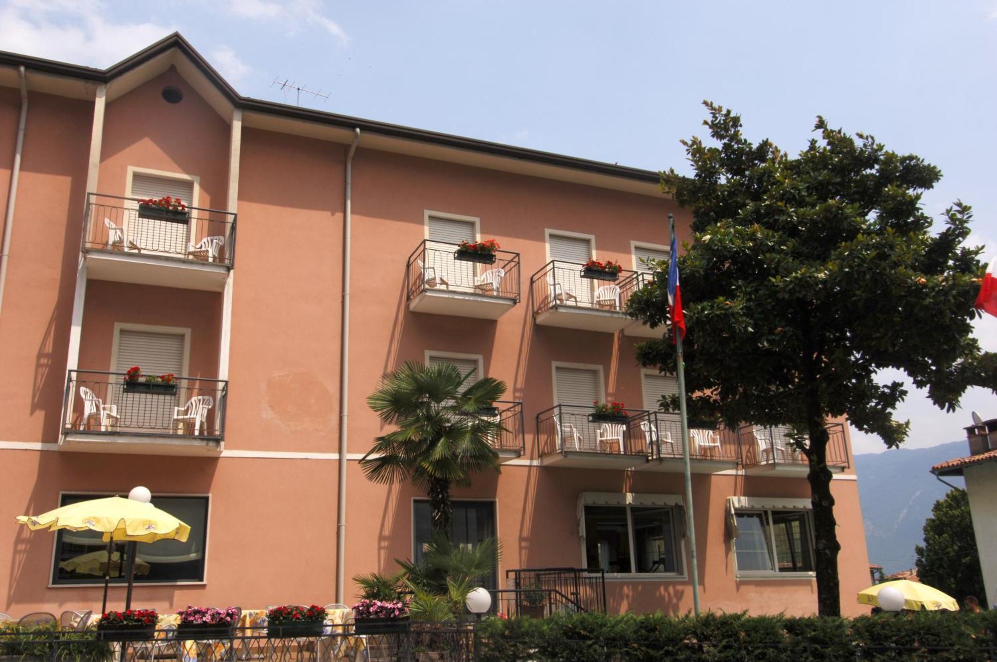 Hotel Alberello Riva del Garda Exterior foto